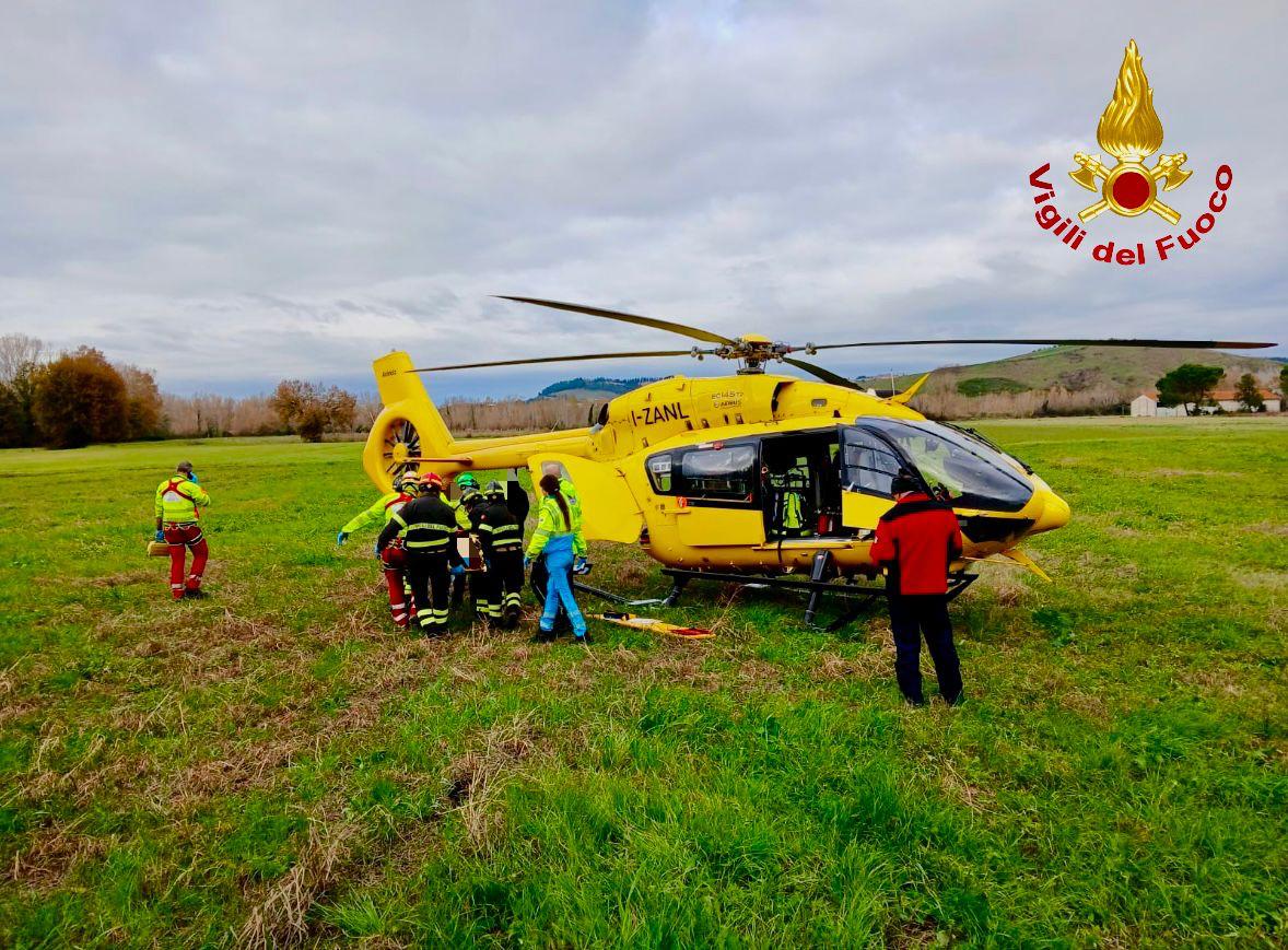 Lajatico: motociclista perde controllo e finisce in un campo. E’ grave