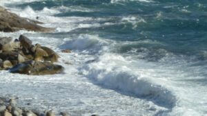 Vento forte in Toscana: allerta arancione sulla costa per la giornata di martedì 20