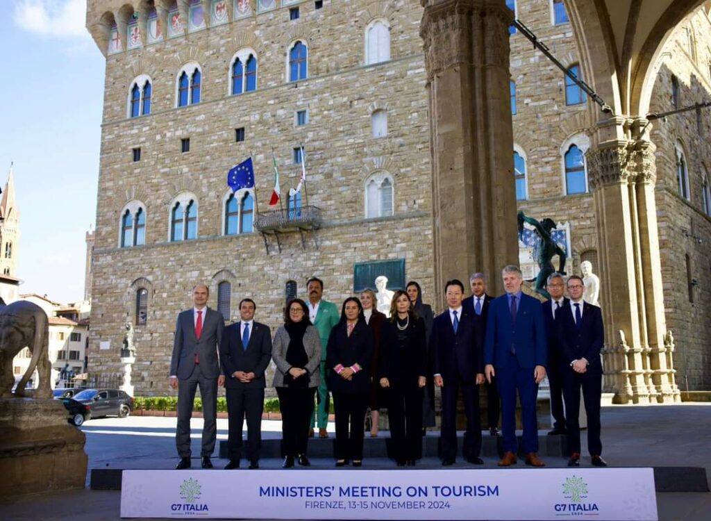 G7 del turismo a Firenze, Santanchè: “Sostenibilità e rispetto delle comunità locali”. Ma è bufera sugli affitti brevi