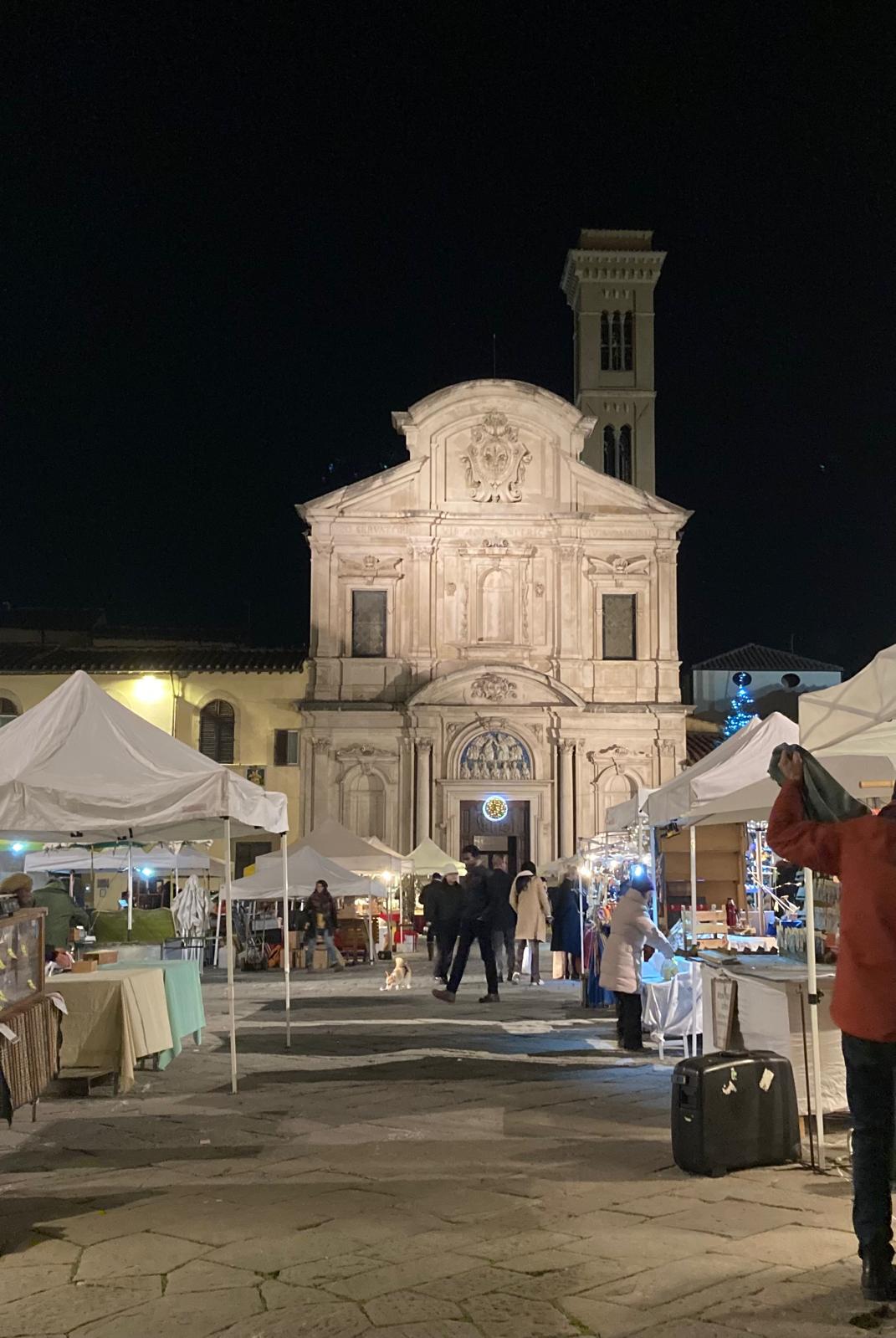 In piazza Ognissanti a Firenze torna la Fiera Internazionale della Ceramica nella speciale edizione natalizia