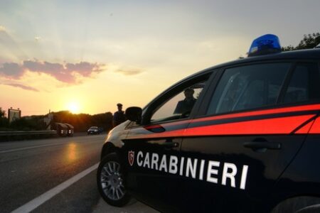 Arezzo: in auto con 2 chili di cocaina, non si fermano all’alt dei carabinieri. Arrestati dopo inseguimento