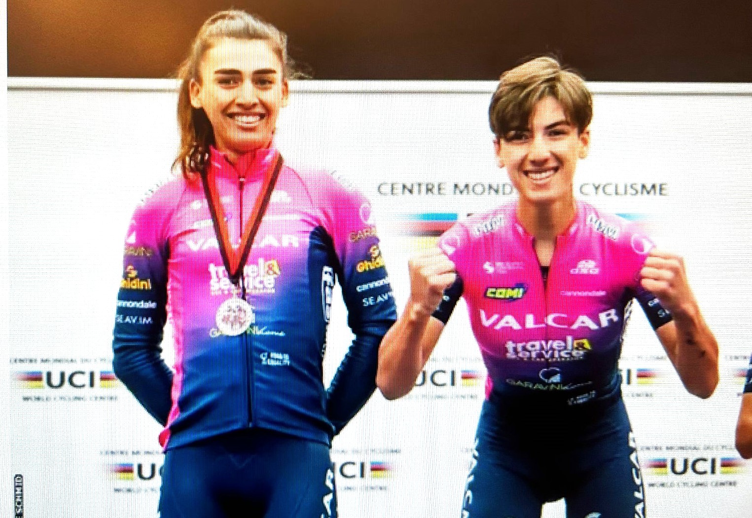 Fariba e Yuldoz Hasmini, campionesse afghane alla Toscana delle donne: il ciclismo come libertà