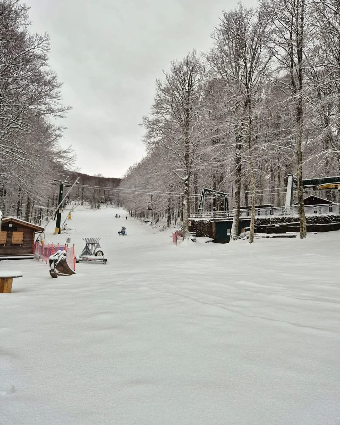 Neve in Toscana: al via la stagione, impianti aperti all’Abetone. Orari e prezzi