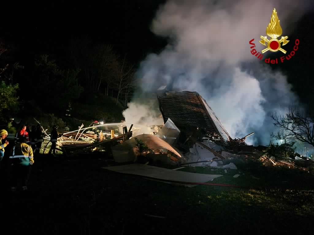 Esplosione villa in Garfagnana: trovato il corpo dell’uomo