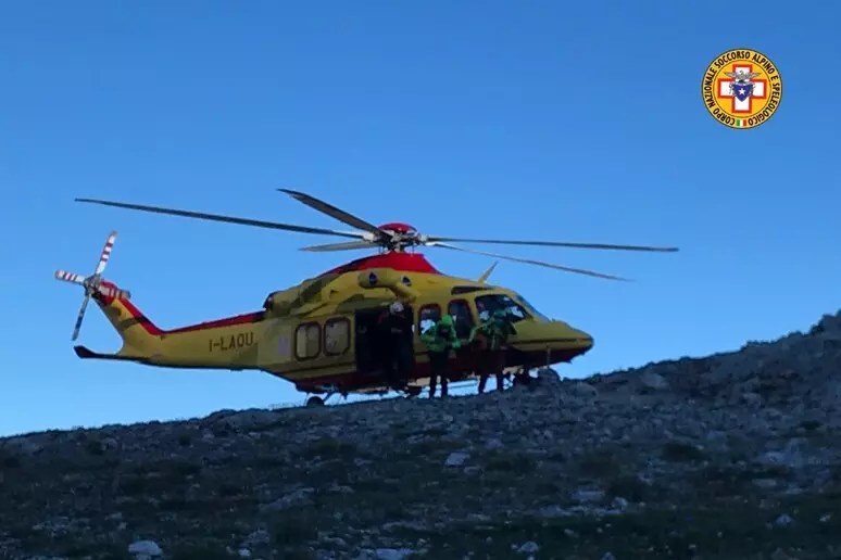 Alpinisti dispersi sul Gran Sasso: ricerche con elicottero e sonar Recco