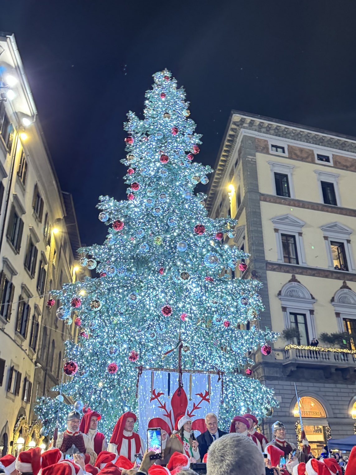 Natale a Firenze: accesi gli alberi nelle piazze (foto)