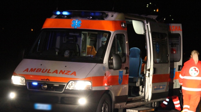 Campi Bisenzio: 17enne trovato morto in strada. Ucciso a coltellate