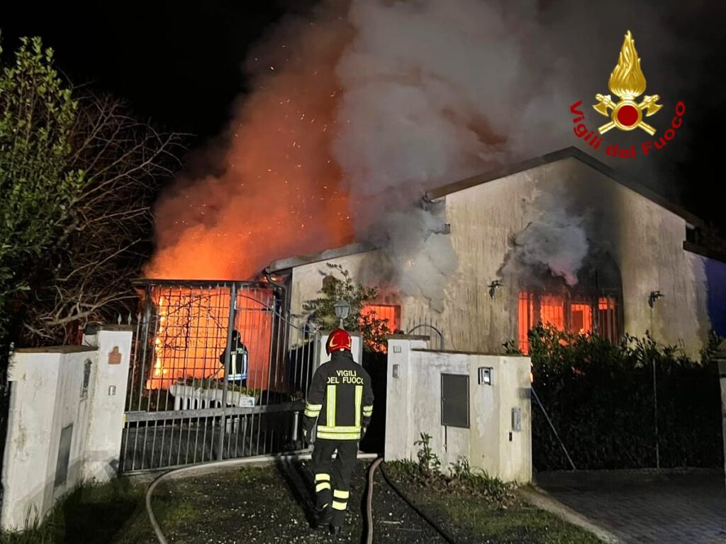 Marina di Pisa: incendio  devasta villetta nella notte