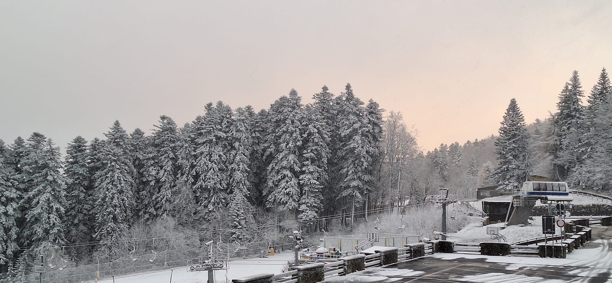 Neve in Toscana: impianti aperti all’Abetone e in Val di Luce. Ciaspolate e mercatini nel weekend dell’Immacolata