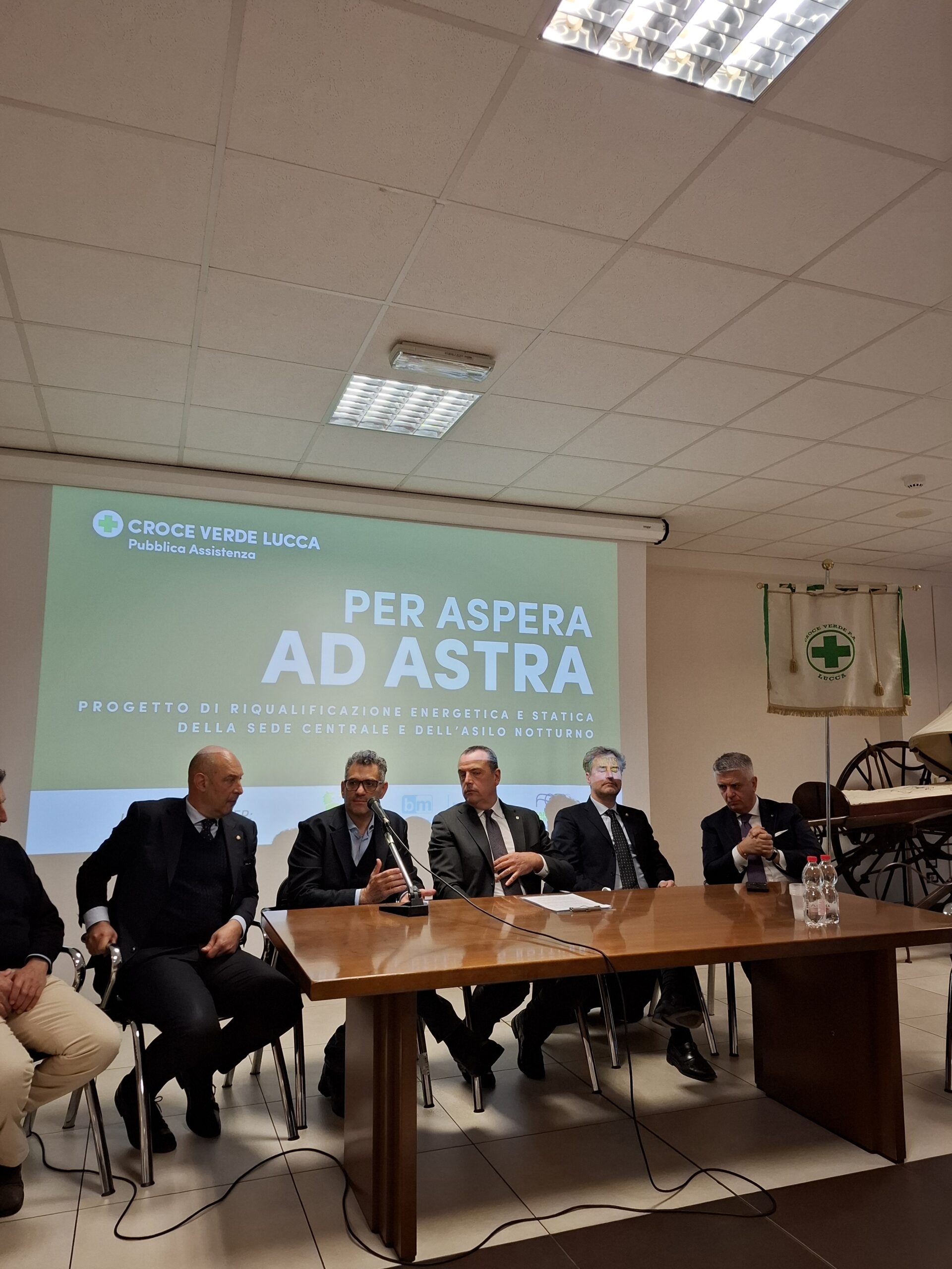 “PER ASPERA AD ASTRA” PRESENTATO IL PROGETTO DI RIQUALIFICAZIONE ENERGETICA E STATICA DELLA SEDE E DELL’ASILO NOTTURNO DELLA CROCE VERDE DI LUCCA AD OPERA DI BM. 