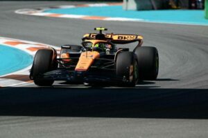 Formula 1, Gp Abu Dhabi: pole di Norris davanti a Piastri e Sainz