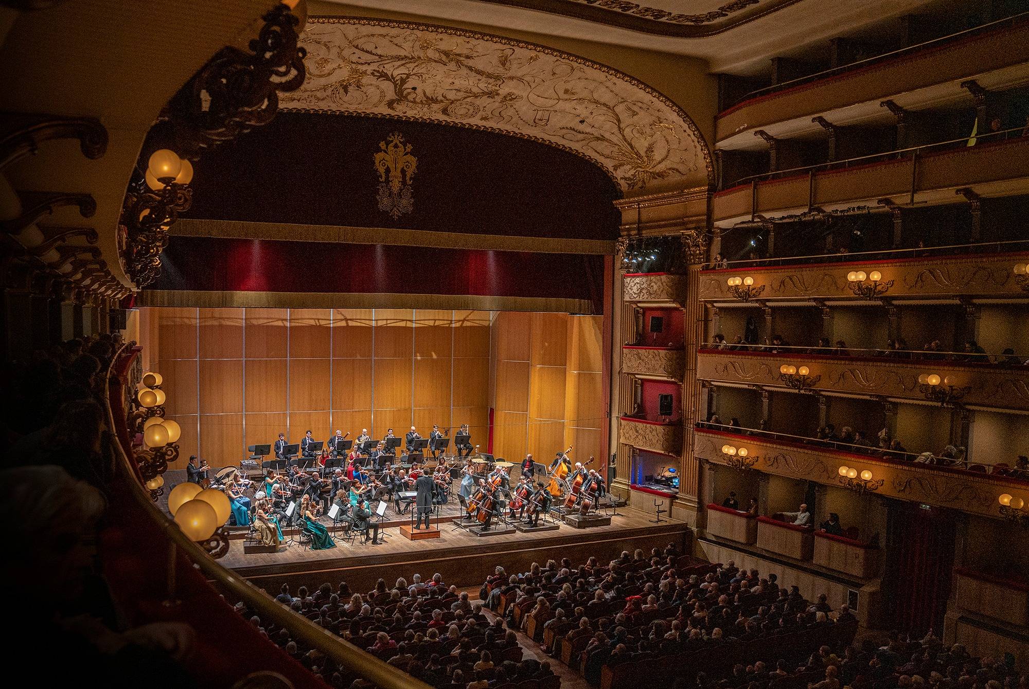 Firenze, Teatro Verdi: l’Orchestra della Toscana diretta da Jaume Santonja, solista al violino Kerson Leong