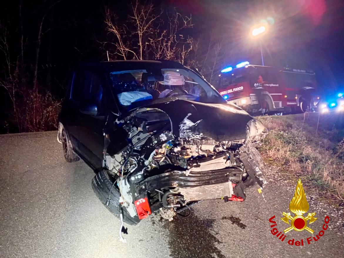 Volterra: auto finisce fuori strada nella notte. Conducente soccorso dal personale sanitario