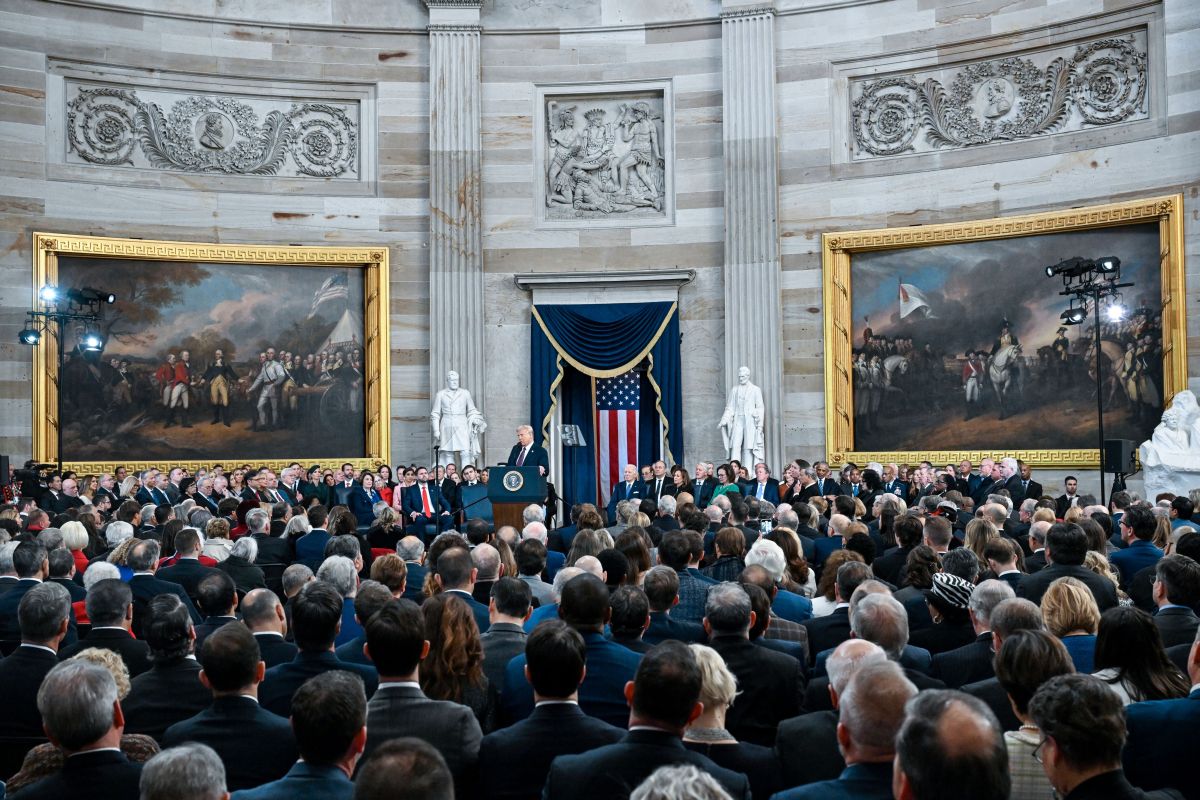 Trump giura da presidente “L’età dell’oro degli Stati Uniti inizia ora”