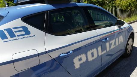 Firenze: sorpreso a rubare su auto in sosta, aggredisce guardia giurata. Arrestato