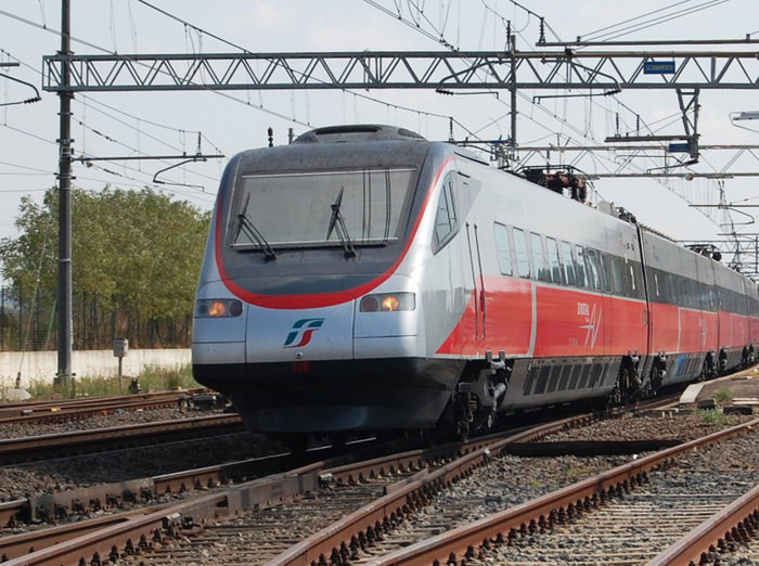 Treni, linea convenzionale Firenze-Roma: guasto tra Montevarchi e Laterina. Rallentamenti e ritardi