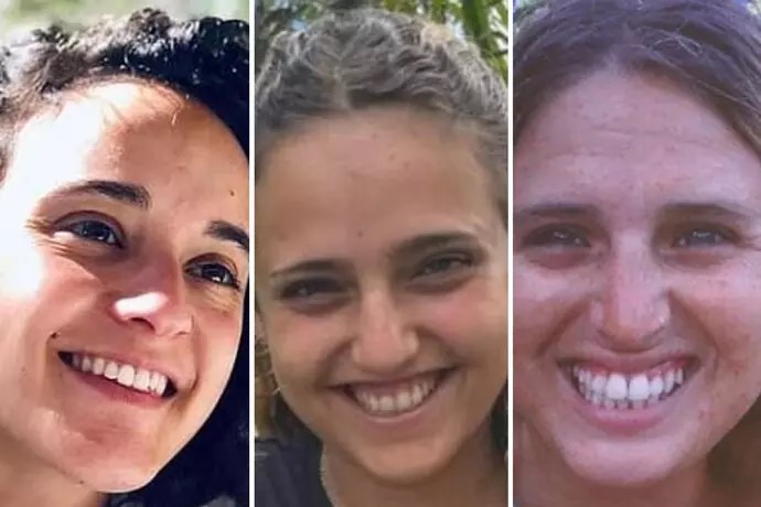 Gaza: liberate tre donne ostaggio di Hamas. Consegnate alla Croce Rossa. Stanno tornando a casa