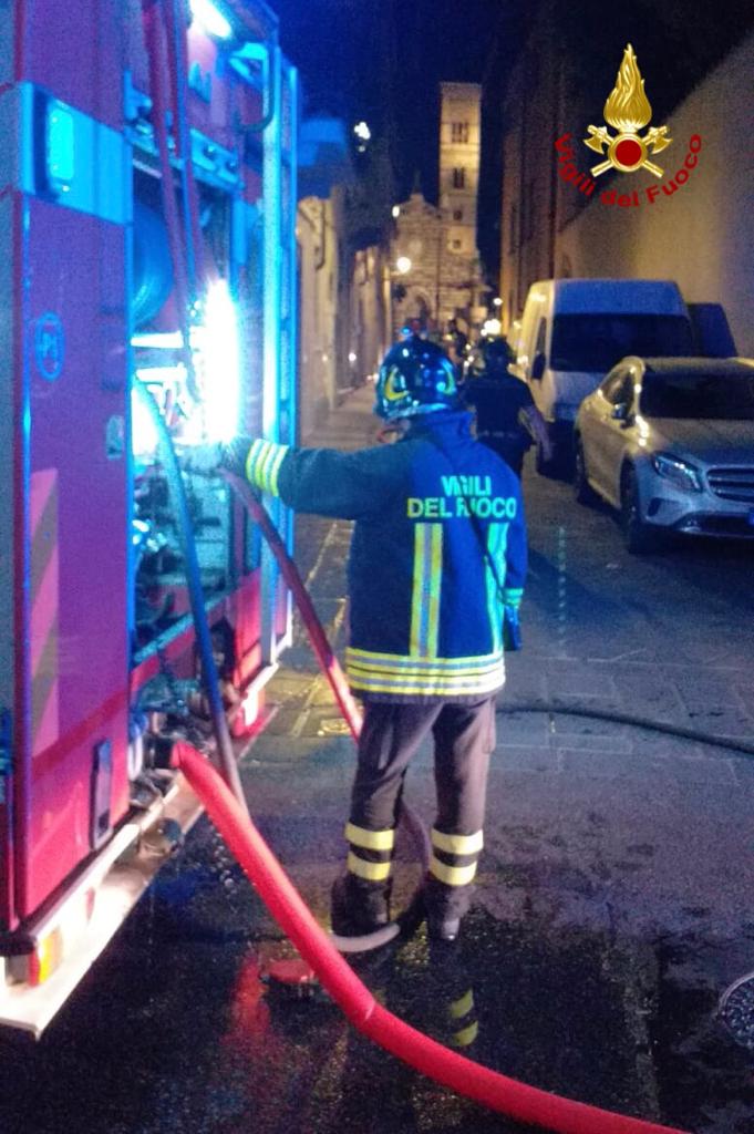 Santa Croce sull’Arno: tir rompe tubo del gas, bloccata anche la linea elettrica