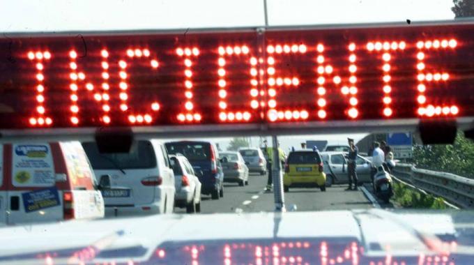 Autostrada A1: tamponamento con 7 auto fra Incisa e Firenze sud. Lunga coda