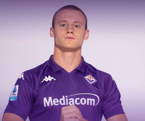 Fiorentina: Ikonè in prestito al Como. Trattativa serrata per Comuzzo al Napoli. Palladino: “Pietro ha senso di appartenenza”