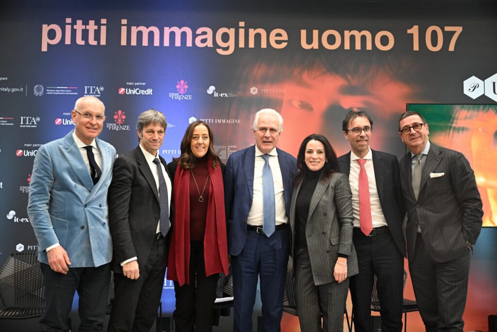 Pitti Uomo 2025, Urso (videomessaggio): “Stiamo lavorando per aiutare la moda a uscire dalla crisi e alla proroga della Cig”