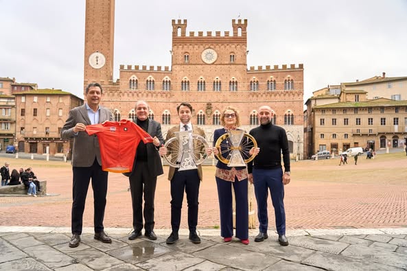 Strade Bianche 2025: svelati i percorsi con più tratti di sterrato. Al via Pogacar e Pidcock