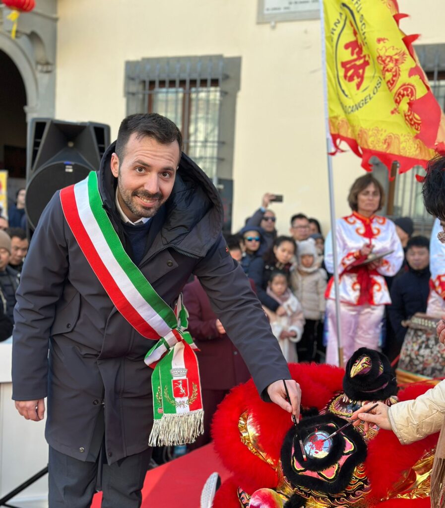 Capodanno Cinese a Campi Bisenzio: colori, tradizione e comunità in festa in Piazza Dante.