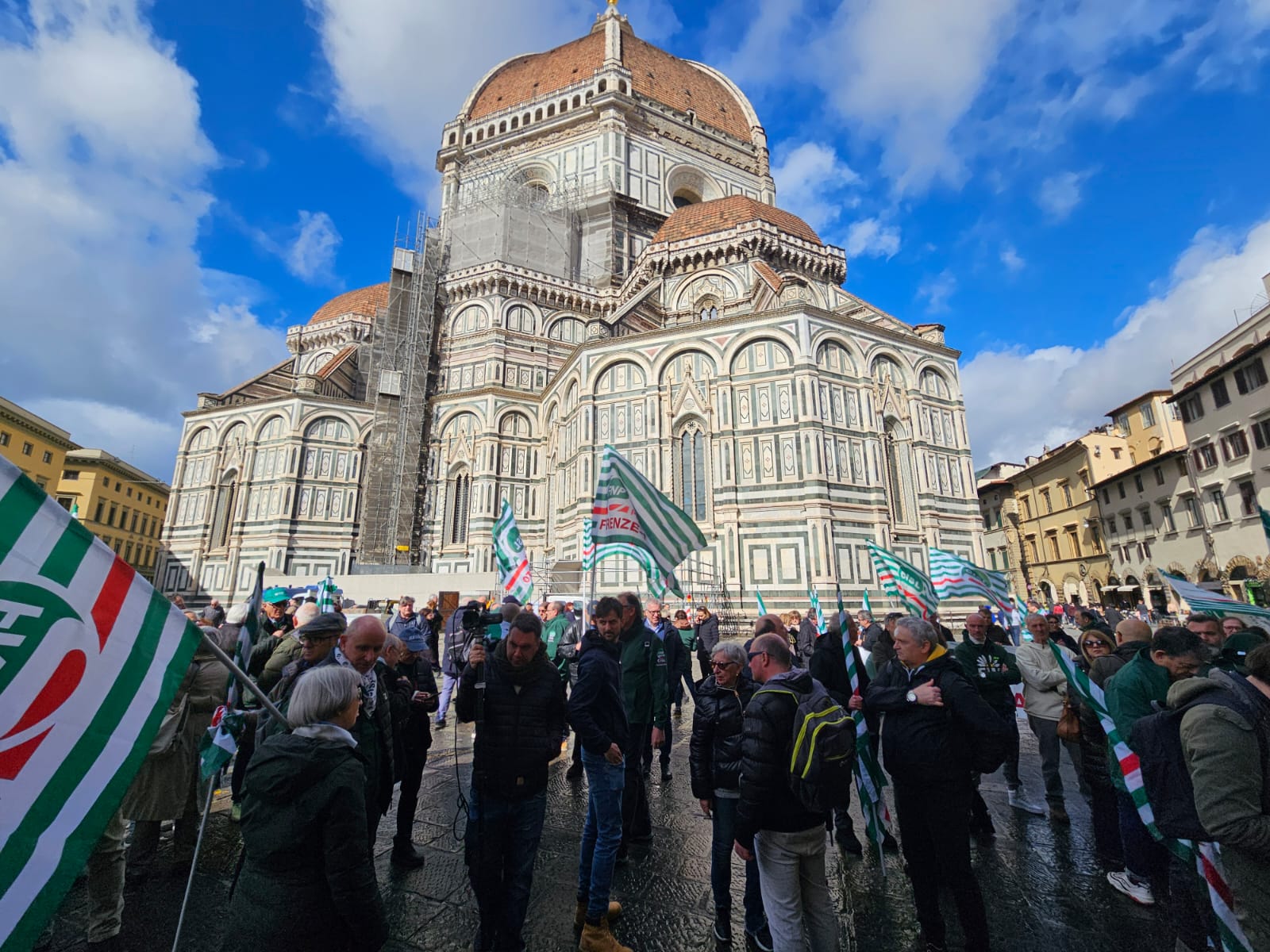 La Cisl consegna in Regione 10mila cartoline contro l’aumento dell’addizionale regionale Irpef