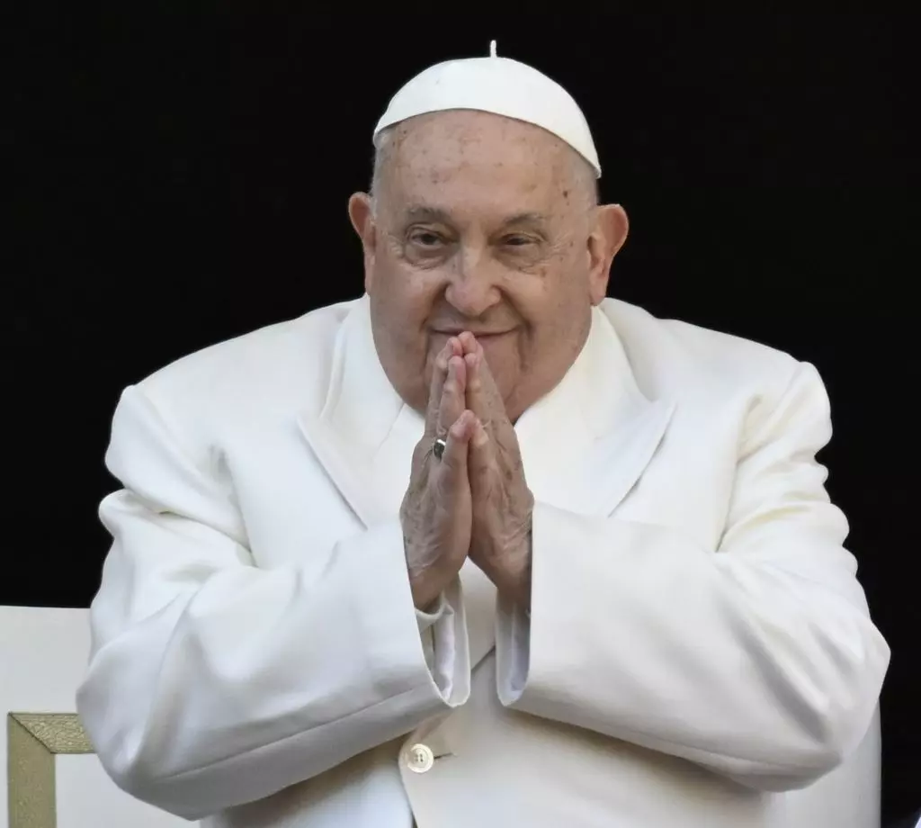 Condizioni stazionarie per Papa Francesco. Terapie, preghiera e riposo