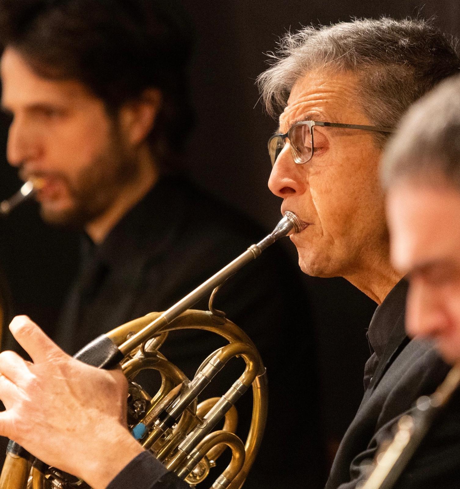 “Domeniche in salotto”, c’è il Quartetto italiano di corni al teatro Il Momento.