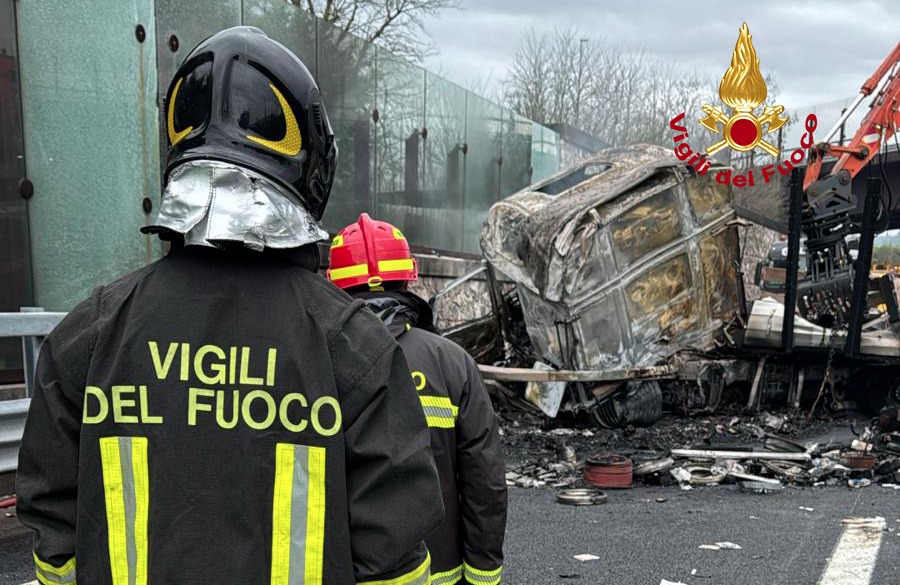 Autostrada A1: tir in fiamme a Villa Costanza, coda tra Firenze sud e Firenze Impruneta