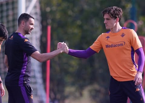 Fiorentina a Napoli (oggi, ore 15) per ribaltare il pronostico. I dubbi di Palladino. Formazioni