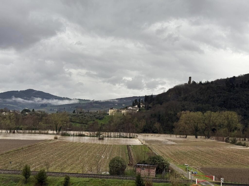 Maltempo in Toscana: tracimata la Sieve, evacuate famiglie a Pontassieve, Rufina, Pelago