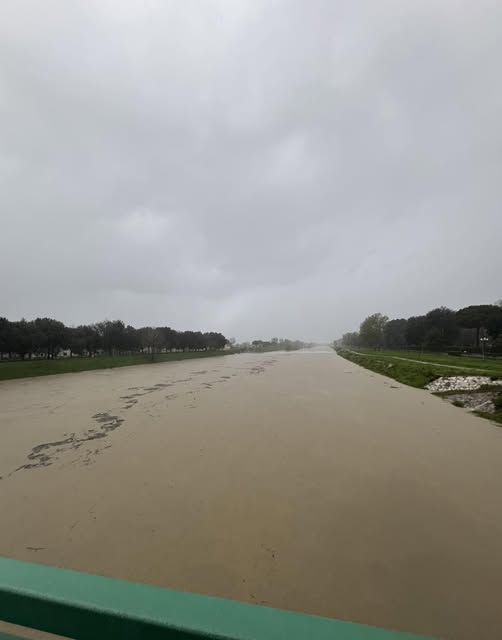 Maltempo: Arno in piena a Firenze. Portata in aumento. Timori per il Terzolle. Allerta dall’Aretino a Pisa. Foto