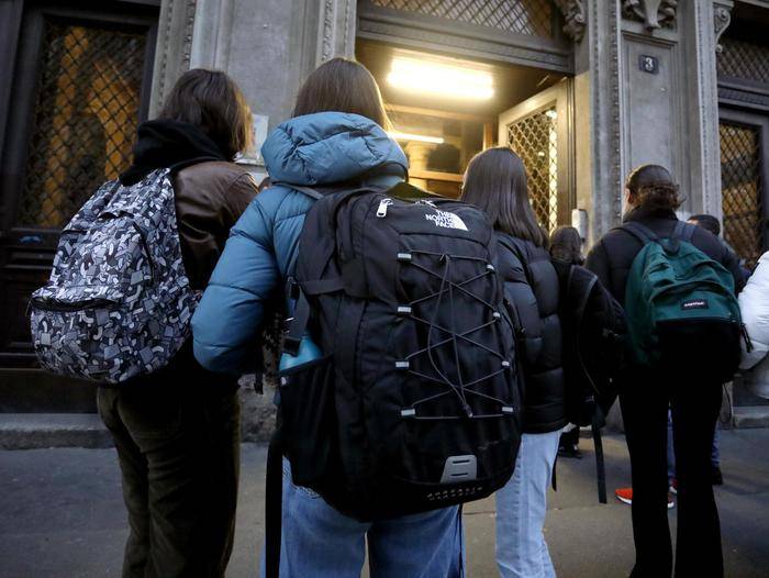 Scuole chiuse in Toscana per allerta arancione: stop alle lezioni venerdì 14