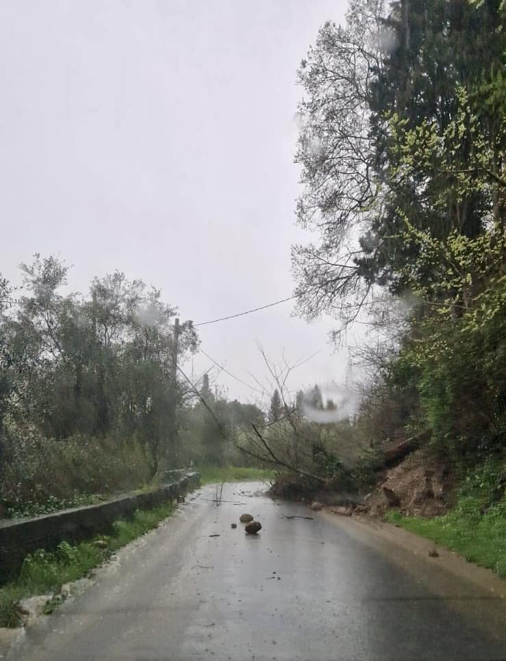 Maltempo in Toscana: chiusa statale 65 della Futa a Vaglia, frana sulla Tosco-Romagnola a Montelupo Fiorentino