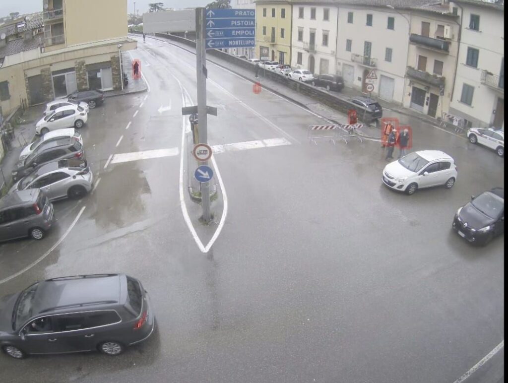 Maltempo in Toscana: chiusi negozi e attività produttive a Lastra a Signa e Signa. Vietata passerella pedonale sull’Arno