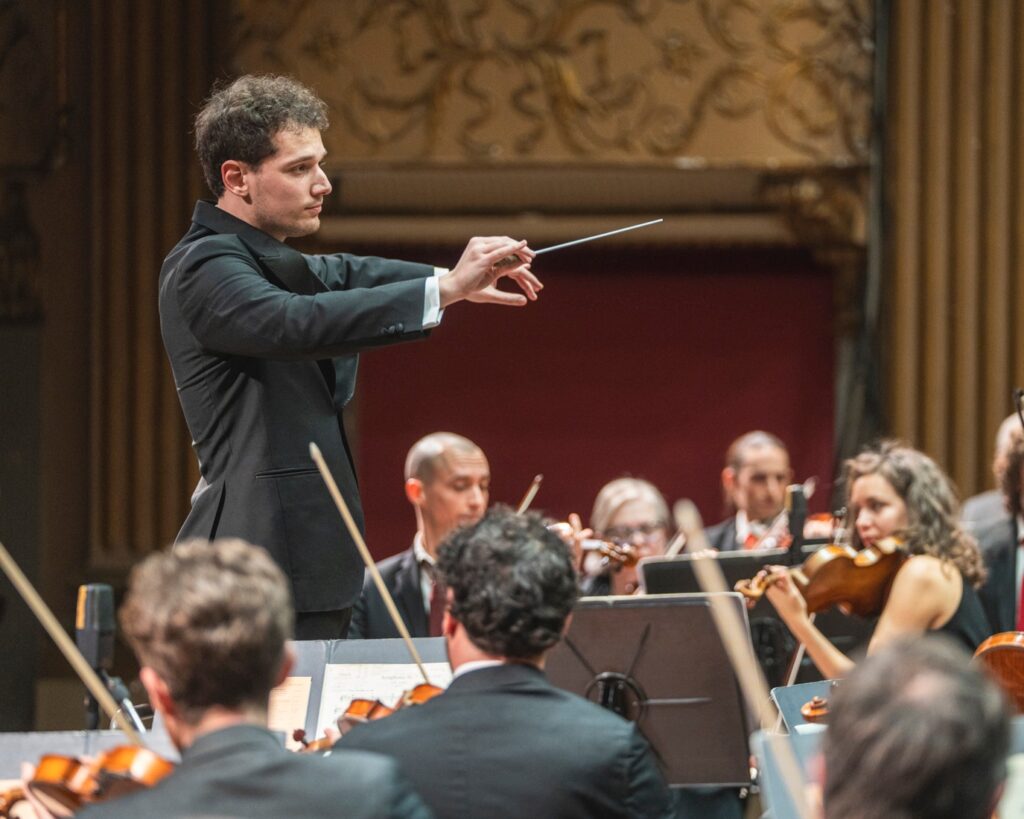 Firenze, Teatro Verdi: Ceretta dirige l’ORT in Prokof’ev, Schönberg e Schumann. Colli al pianoforte