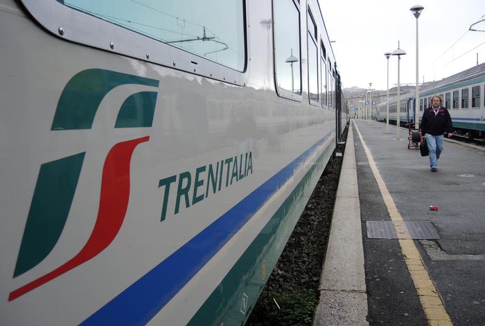 Treni: circolazione sospesa fra Contea e Rufina. Ha ceduto un muro di protezione. Servizio sostitutivo con bus